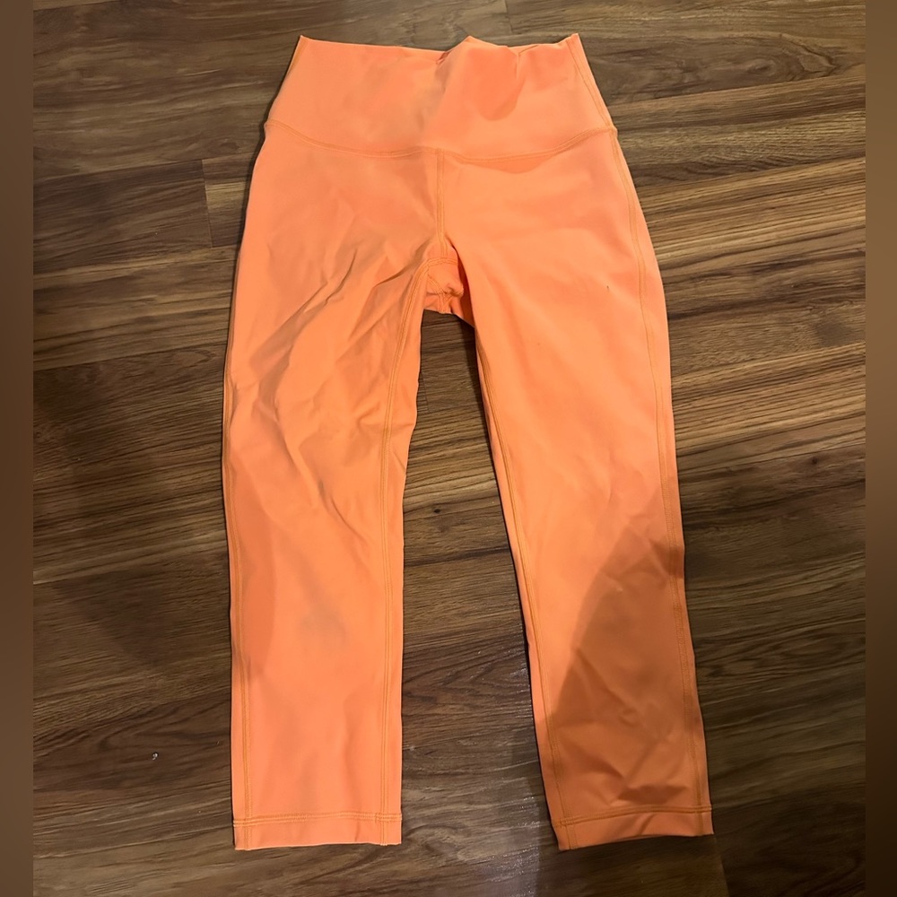 LuluLemon Wunder Under High Rise Crop full on luxtreme size 6. Orange soda.